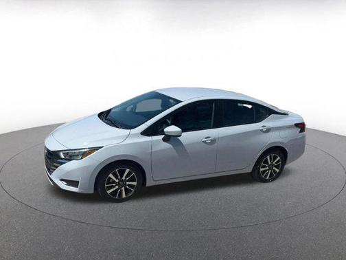 Gray Sky Pearl 2025 Nissan Versa 1.6 SV