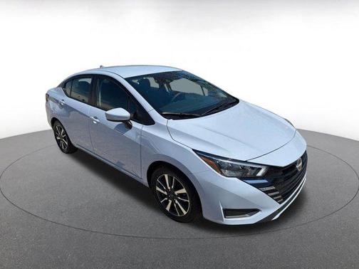 Gray Sky Pearl 2025 Nissan Versa 1.6 SV