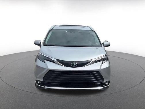 Celestial Silver Metallic 2025 Toyota Sienna XLE