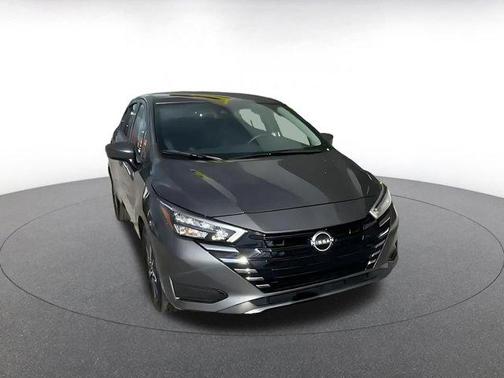 Gun Metallic 2025 Nissan Versa 1.6 SV