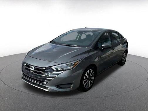 Gun Metallic 2025 Nissan Versa 1.6 SV