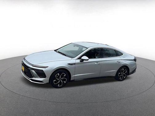 Aero Silver 2025 Hyundai SONATA SEL