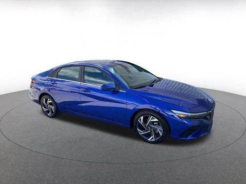2025 Hyundai ELANTRA SEL