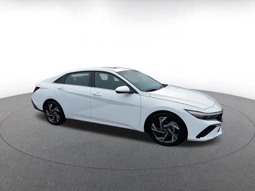 2025 Hyundai ELANTRA SEL