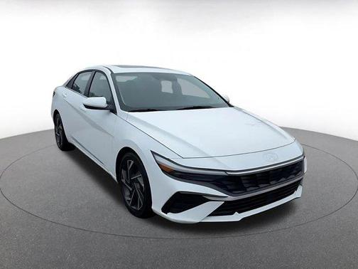 2025 Hyundai ELANTRA SEL