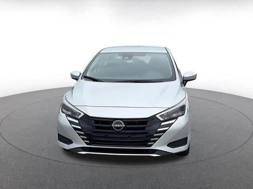 Brilliant Silver Metallic 2025 Nissan Versa 1.6 SV