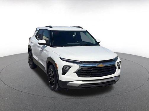 Summit White 2025 Chevrolet Trailblazer LT