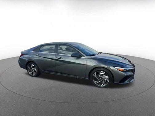 2025 Hyundai ELANTRA SEL