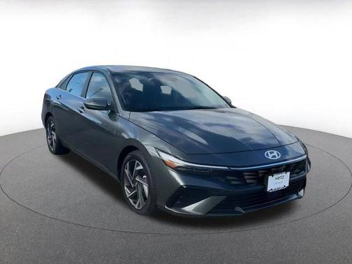 2025 Hyundai ELANTRA SEL