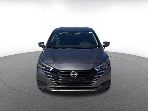 Gun Metallic 2025 Nissan Versa 1.6 SV