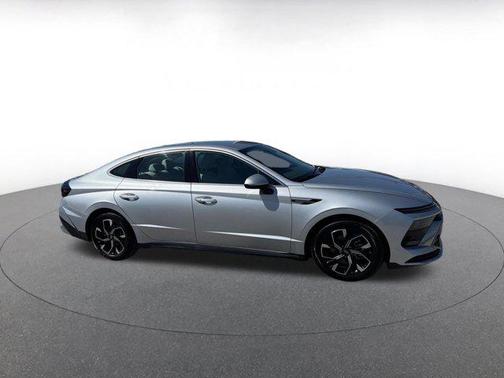 Aero Silver 2025 Hyundai SONATA SEL