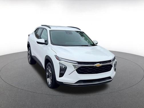 Summit White 2025 Chevrolet Trax LT