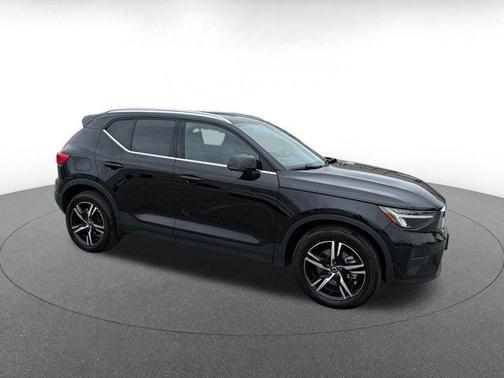 2024 Volvo XC40 CORE