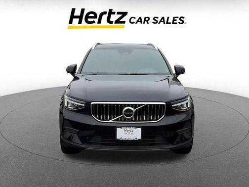 2024 Volvo XC40 CORE