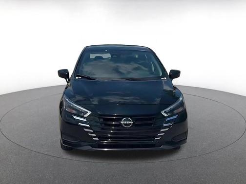 Super Black 2025 Nissan Versa 1.6 SV