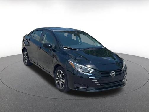 Super Black 2025 Nissan Versa 1.6 SV