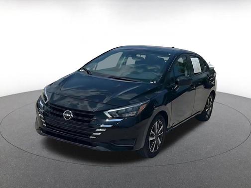 Super Black 2025 Nissan Versa 1.6 SV