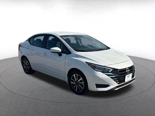 Aspen White Tricoat 2025 Nissan Versa 1.6 SV