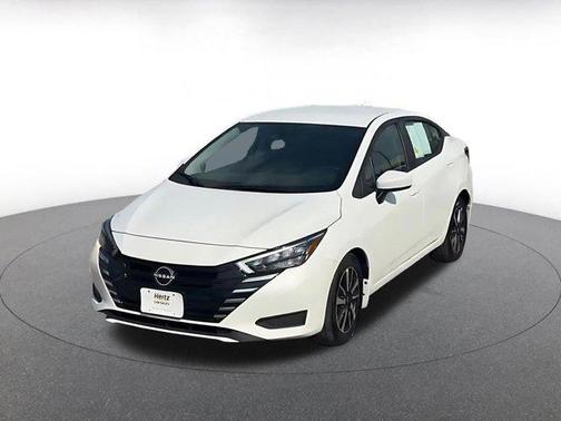 Aspen White Tricoat 2025 Nissan Versa 1.6 SV