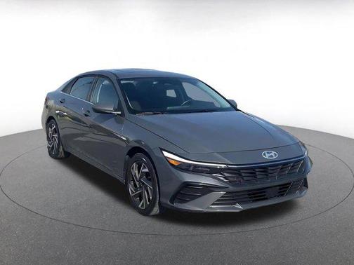 2025 Hyundai ELANTRA SEL