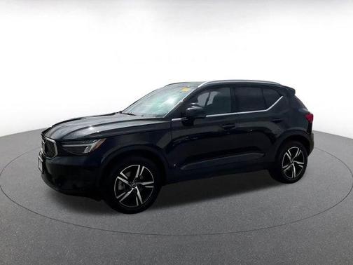 2024 Volvo XC40 CORE