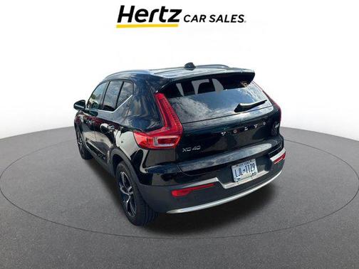 2024 Volvo XC40 CORE