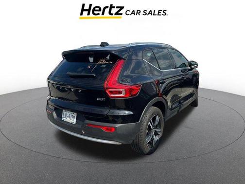 2024 Volvo XC40 CORE