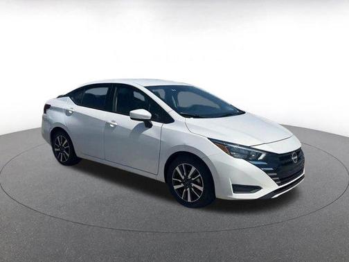 Aspen White Tricoat 2025 Nissan Versa 1.6 SV