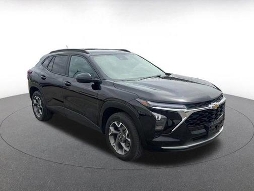 Mosaic Black Metallic 2025 Chevrolet Trax LT