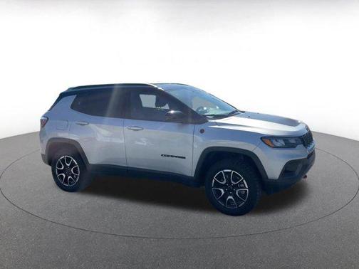 Silver Zynith Metallic Clearcoat 2025 Jeep Compass Trailhawk