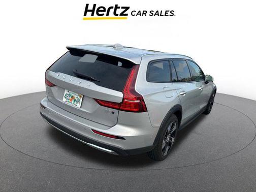 2025 Volvo V60 Cross Country B5 Plus