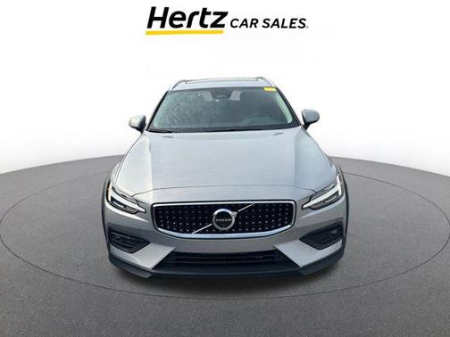 2025 Volvo V60 Cross Country B5 Plus