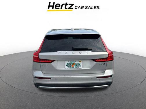 2025 Volvo V60 Cross Country B5 Plus