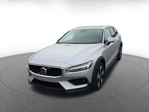 2025 Volvo V60 Cross Country B5 Plus
