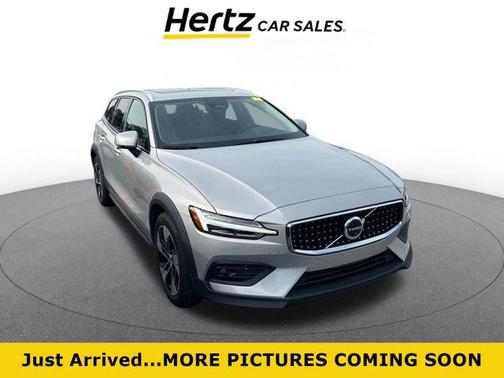 2025 Volvo V60 Cross Country B5 Plus