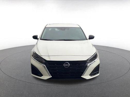 Pearl White Tricoat 2025 Nissan Altima SV FWD