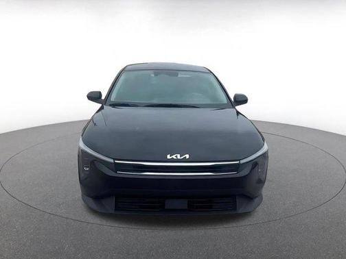Aurora Black Pearl 2025 Kia K4 LXS