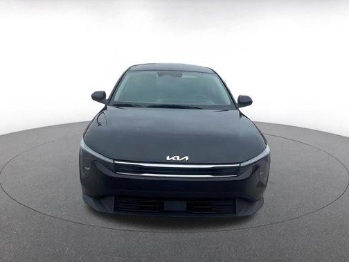 Aurora Black Pearl 2025 Kia K4 LXS