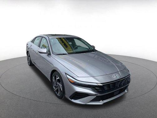 2025 Hyundai ELANTRA SEL