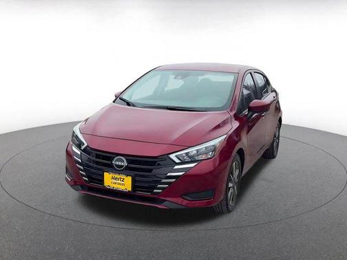 Scarlet Ember Tintcoat 2025 Nissan Versa 1.6 SV