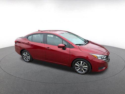 Scarlet Ember Tintcoat 2025 Nissan Versa 1.6 SV