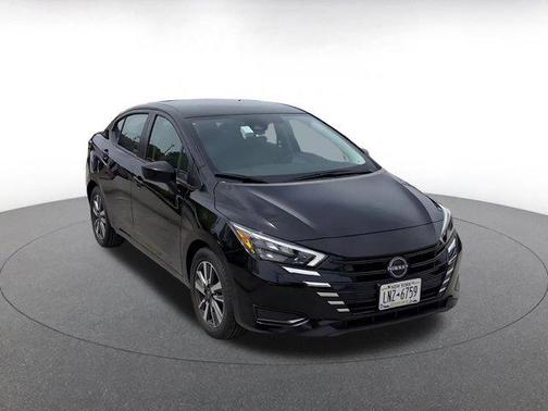 Super Black 2025 Nissan Versa 1.6 SV