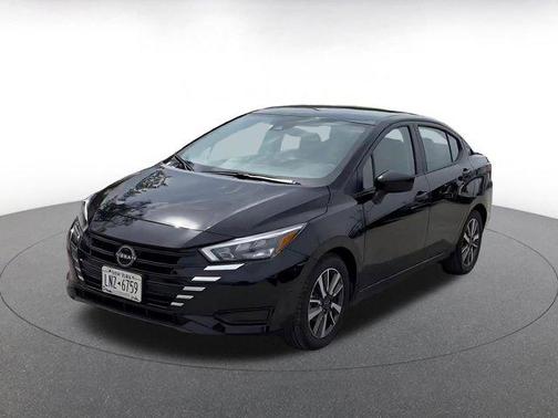 Super Black 2025 Nissan Versa 1.6 SV