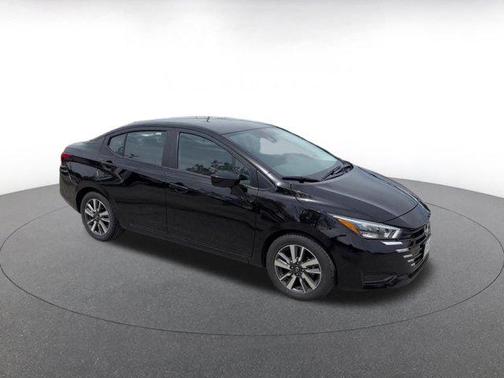 Super Black 2025 Nissan Versa 1.6 SV