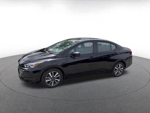 Super Black 2025 Nissan Versa 1.6 SV