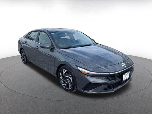 2025 Hyundai ELANTRA SEL