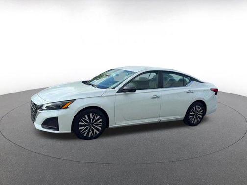 Pearl White Tricoat 2025 Nissan Altima SV FWD