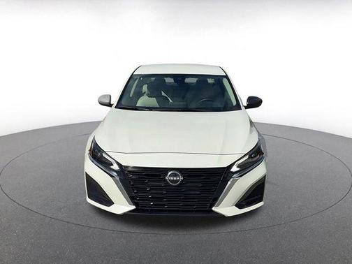 Pearl White Tricoat 2025 Nissan Altima SV FWD