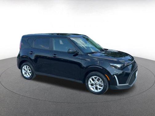 Fusion Black 2025 Kia Soul LX
