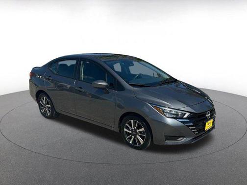 Gun Metallic 2025 Nissan Versa 1.6 SV